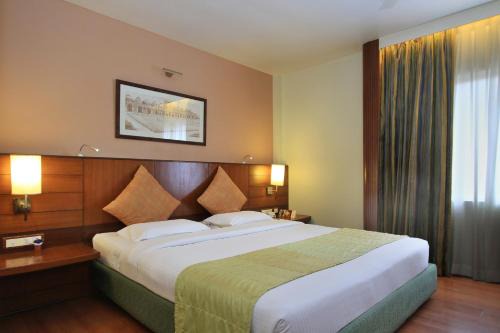 5th Block Hotel | La Sara Grand