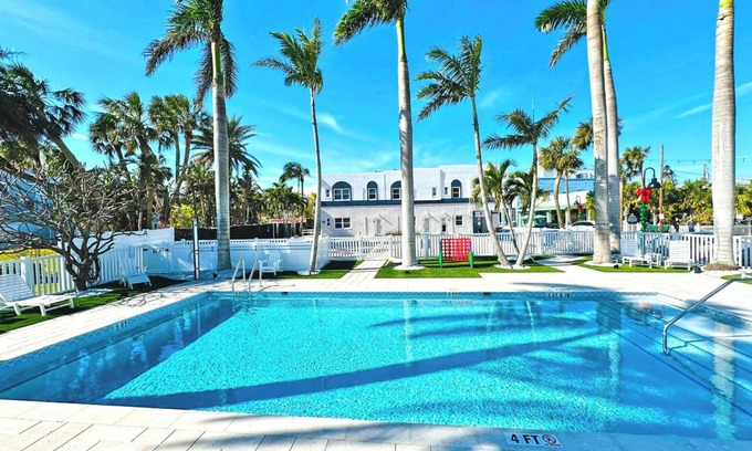 Pass-a-Grille Historic District Apartment | La Tortuga Historic Pass A Grille St Pete Beach 789