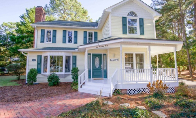 Pinehurst Cottage | La-Vie #4. Charming cottage less than 1 mile to the Village of Pinehurst