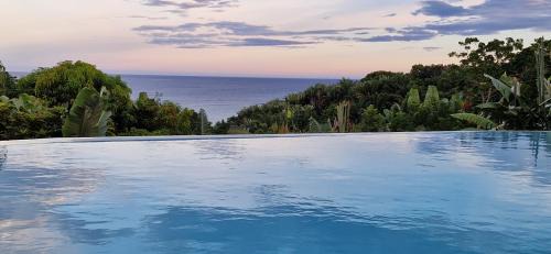 Nosy Boraha Villa | La VILLA ANKARENA Dans un domaine forestier tropical, PROPRIÉTÉ ENTIÈRE avec PISCINE PRIVEE, Wifi, TV Plage à 5 minutes à pieds