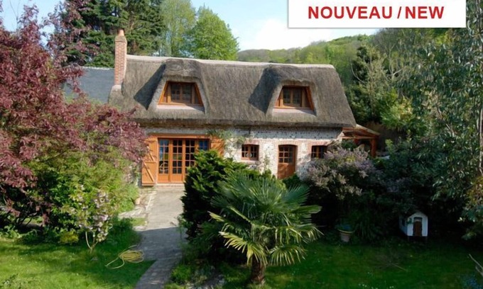 Saint-Jouin-Bruneval Villa | La Villa Flore, Charming thatched cottage 330 m from the sea, 6 km from Étretat!