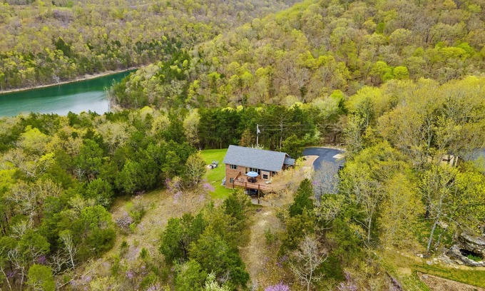 Blue Eye House | Labor Day Open-Secluded Home- Mountain Estate with Stunning Lake Views & Cleared Trail to water!