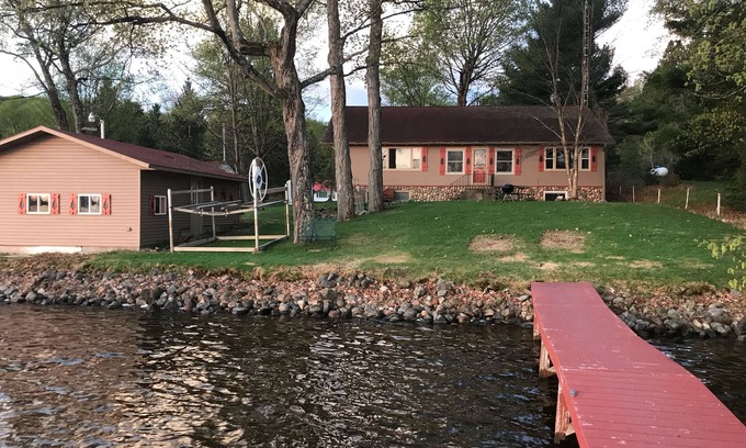 Phelps House | Lac Vieux Desert Spacious Lake Home