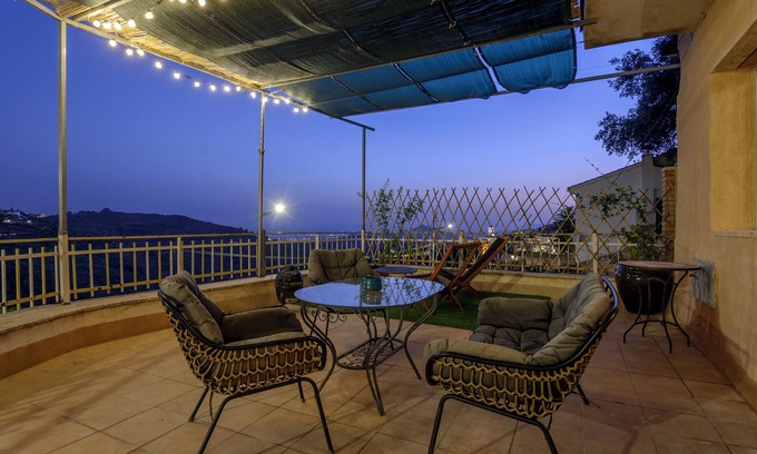 Cogollos de la Vega Bed & Breakfast | LaCasaNazari, Cogollos Vega, 25e/person, Huetor Sierra, 15km de Granada/Alhambra