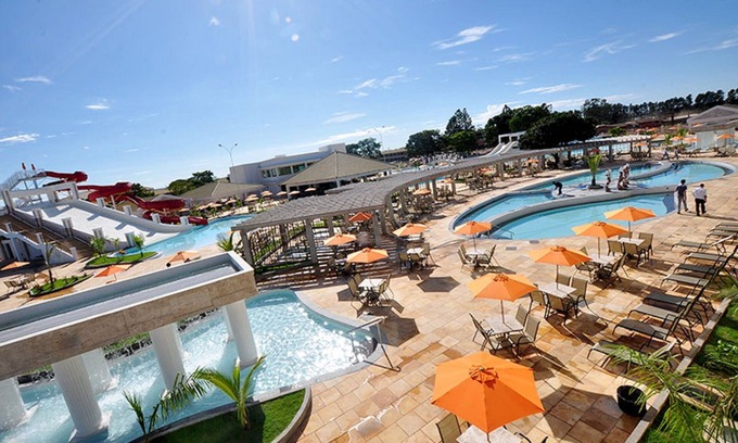 Jardim Paraiso Apartment | Lacqua diRoma - with access to the wonderful 24h water park of 13 pools + wifi