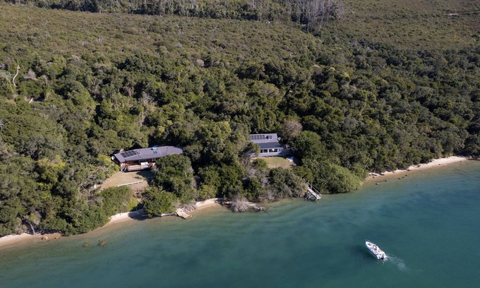 Brenton-on-Sea House | Lagoon-Front 8-Sleeper Off-Grid Escape Holiday Home + Boat Mooring