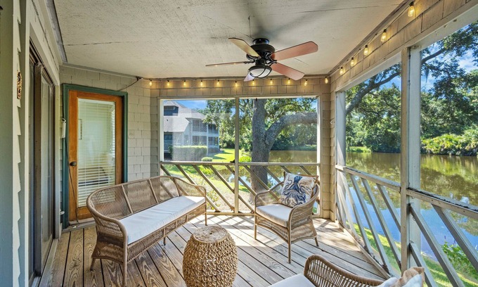 Kiawah Island Condo | Lagoon View! Updated Kiawah Tennis Club Villa! Screened Porch! NEW LISTING