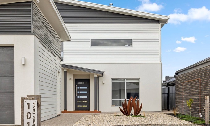 Nangkita House | Lagoon Views Summary: