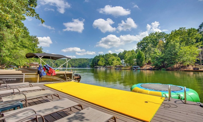 Waleska House | Lake Access: Waleska House w/Floating Dock!