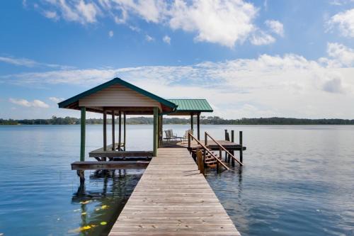 Pomona Park House | Lake Broward Cabin with Private Boat Launch and Dock!
