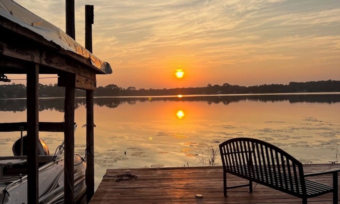 Pomona Park Cabin | Lake Broward rustic cabin with pool!