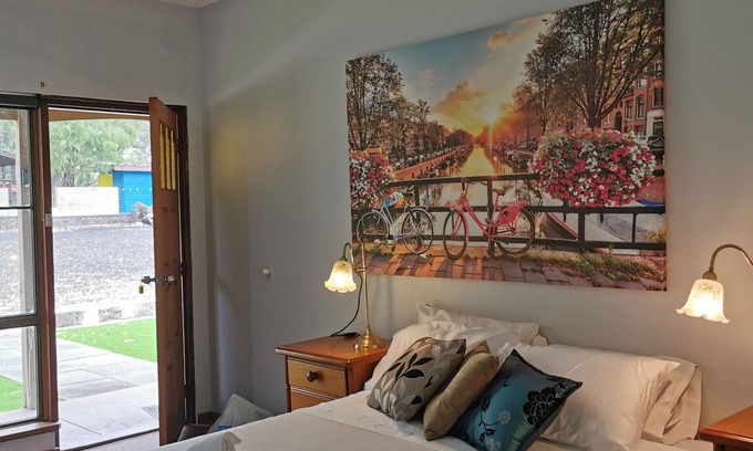 Lake Clifton Hotel | Lake Clifton Tavern