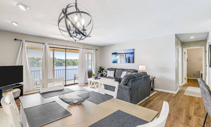 Rockwell Condo | Lake Condo w/View & Pool