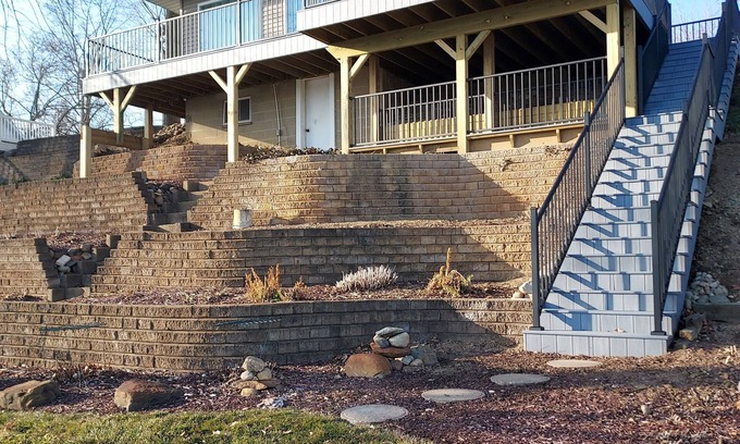 LaGrange House | Lake cottage with a great view. Sylvan Cellars is 10 minutes away.