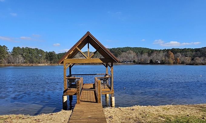 Tunnel Hill Cabin | Lake Cove! Located directly on a small community lake!