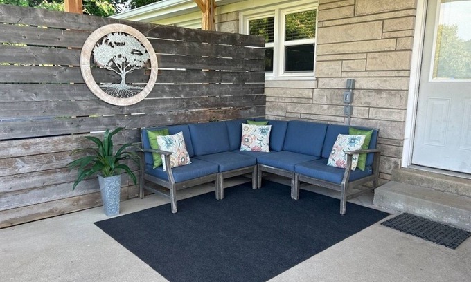 Somerset Cottage | LAKE CUMBERLAND, FENCED YARD, FIRE PIT, HOT TUB, 100 meg internet, FIREPLACE