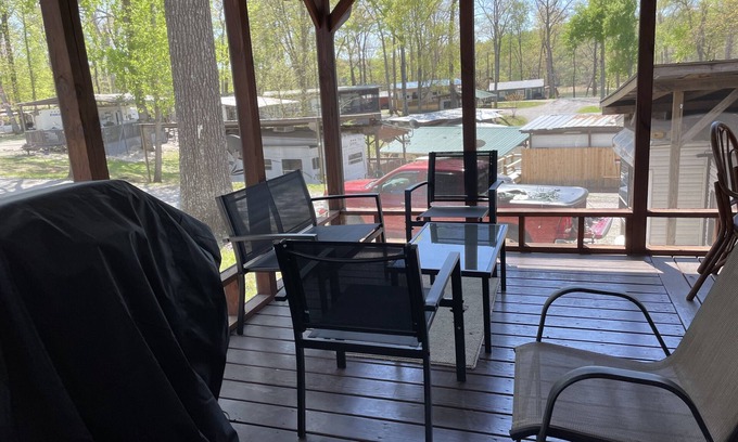 Dandridge RV Rental | Lake Daze Cozy Camper in Dandridge TN on Lake Douglas. Close to Attractions!