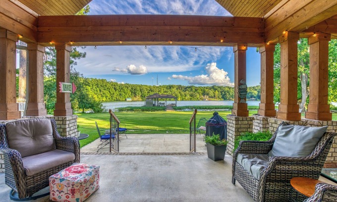 Florence House | Lake Daze: Reserve Your Peaceful Luxury Lake House Escape