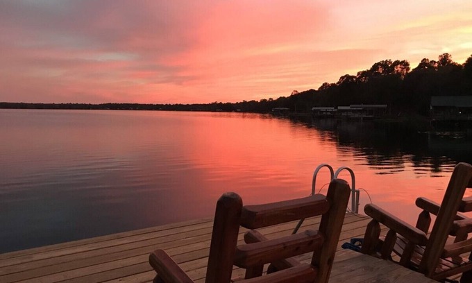 Florahome House | Lake Escape - Quiet, Recharging, Fun on George’s Lake