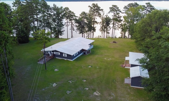 Morris House | Lake Eufaula Waterfront Home - Paradise Point