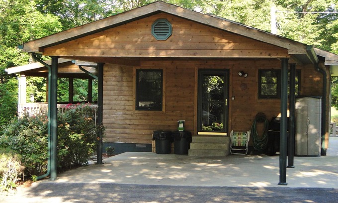 Rock Harbor House | Lake Front 2-Bedroom Home W/Privacy! Beautiful Views & Numerous Amenities.