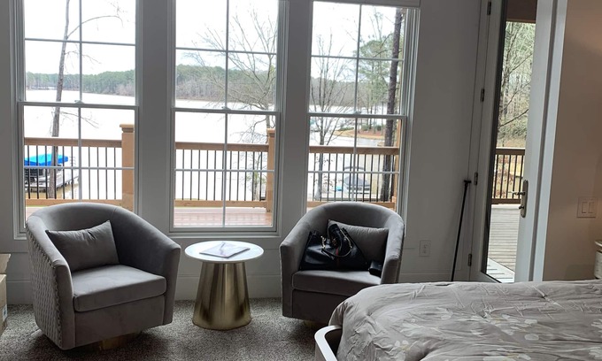 Lake Oconee House | LAKE FRONT 5/5 BD/BA POOL/SPA - PRIVATE DOCK, BOAT AVAIL- NEXT TO RITZ