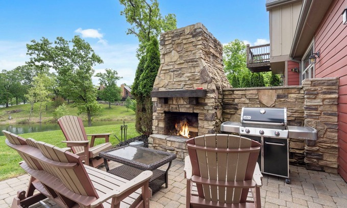 Lampe House | Lake Front! Cozy 4Bed Luxury Villa Boat Dock/Slips, Resort Pools Right on the Water!