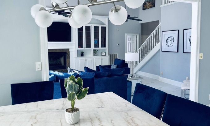 Mid America House | Lake Front - Game Room-Heated Pool-Hot tub- PM for Flexible pricing!