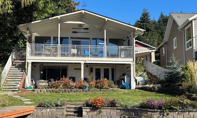 Olympia House | Lake Front Home on Beautiful Summit Lake ☀️