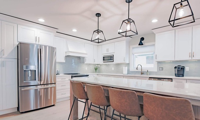 Lowell House | Lake Front Home with open floor plan and amazing back yard accommodates 2 night+