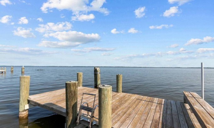 Winneconne House | LAKE FRONT! Kayaks|Paddleboards