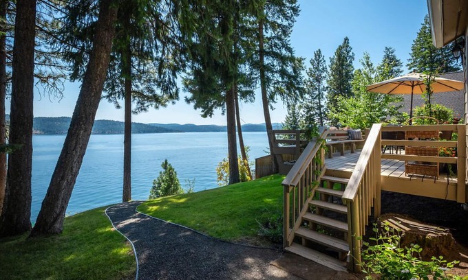 Coeur d'Alene House | Lake Front New Remodel w/ Hot Tub- Coeur d'Alene