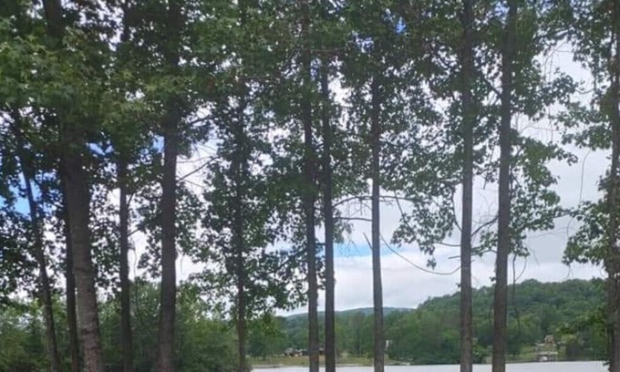 Harriman RV Rental | Lake Front RV/Camper Campsite #1