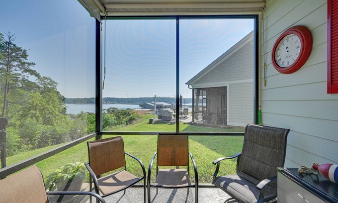 Greenwood Cottage | Lake Greenwood Getaway w/On-Site Boat Ramp!