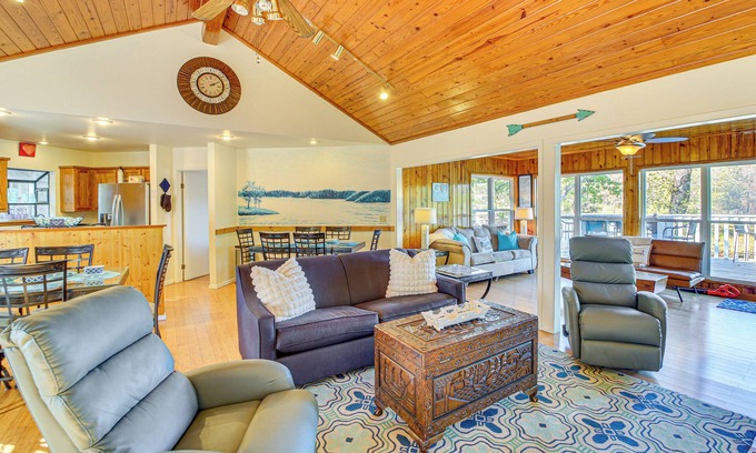 Mid America House | Lake Hamilton Escape w/Dock & Waterfront Views!