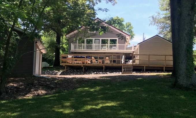 Hardin House | Lake house in Pirate's Cove Pet friendly with large outdoor entertainment area