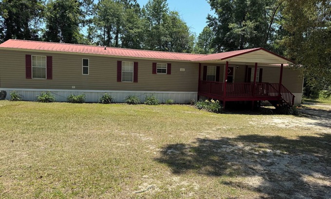 Manning House | Lake House not on water but very close to all access to lake