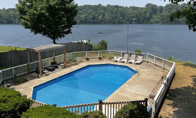 Berrien Springs House | Lake House Retreat with a Pool