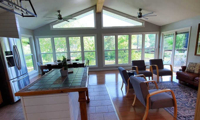 Spring City House | LAKE HOUSE w/ Dock,floating waterpad, kayaks,and lake gear!!! All we need is YOU