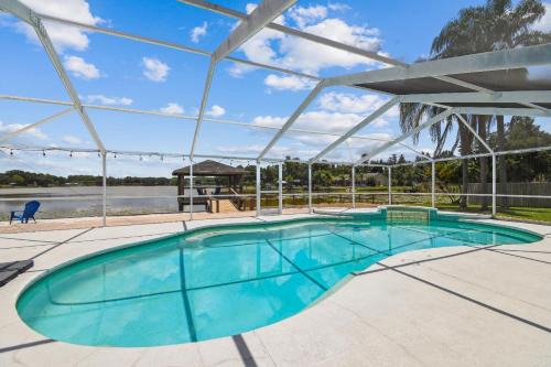 Westchase House | Lake House Westchase area. Heated Pool Waterfront!