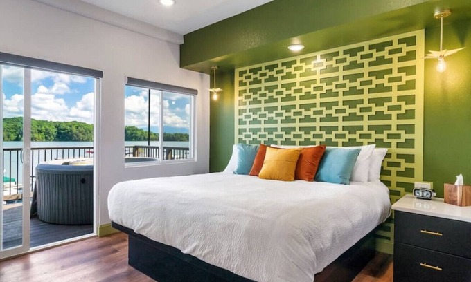 Dandridge House | Lake It Up @ Smoky MTN Lakeside