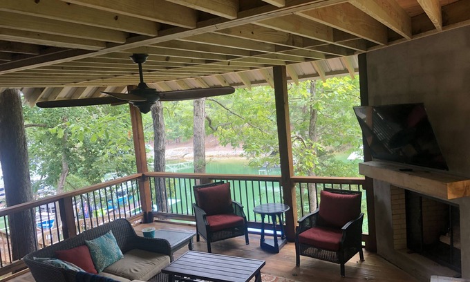 Seneca Cabin | Lake Keowee Cabin 14 miles to Clemson with Hot Tub and new private dock