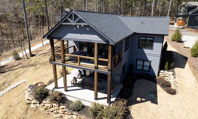 West Union House | Lake Keowee Waterfront Clemson Retreat