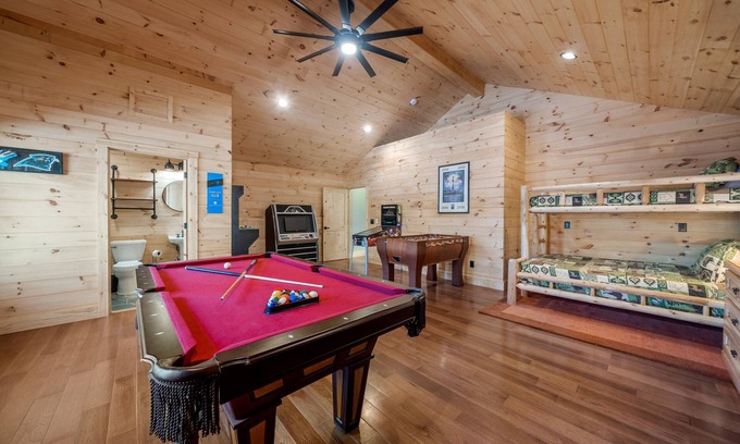 Lake Lure Cabin | Lake Lure Log Cabin Suite - Hot Tub, Fire Pit, Grill, + All Resort Amenities