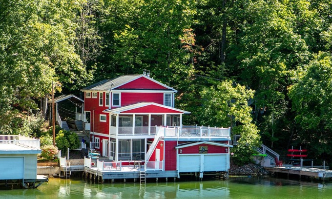 Lake Lure Cottage | Lake Lure Opens May 2026 Tucked Away Gem: Lakefront, 3Fireplaces