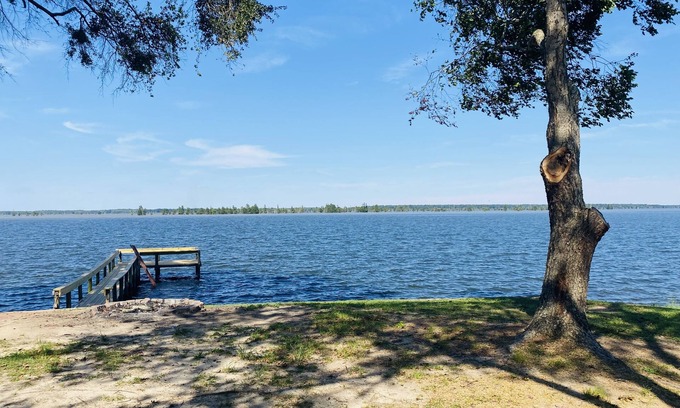 Calhoun County House | Lake Marion Lakehouse with 180° lake view