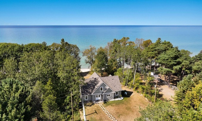 Arcadia House | Lake MI 8BR with Private Beach + Hot Tub