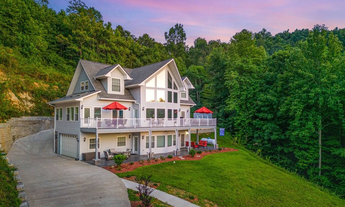 Maynardville House | Lake Norris Epic Aqua Haven 4 bedroom House with loft in Maynardville