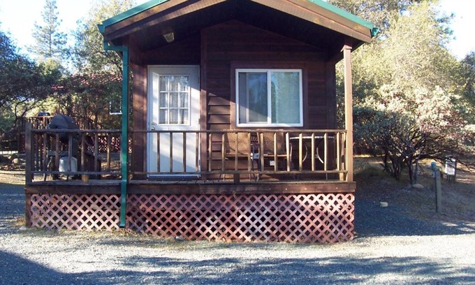 Oregon House Resort | Lake of the Springs Camping Resort Cabin 4