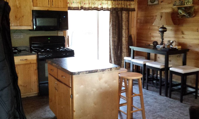 Baudette Cabin | Lake Of The Woods Resort Area- Walking Distance To 8 Full Service Resorts